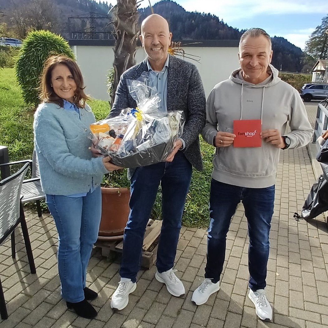 Mit großer Freude gratulieren wir Angelina Curia-Gutmann zu 25 Jahren im Unternehmen – eine beeindruckende Zeit voller Engagement und Teamgeist.  Ebenso feiern wir Ralf Kaszemek, der sein 30-jähriges Jubiläum begeht. 